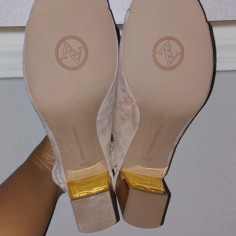 NWOT Adrienne Vittadini suede heels size 10 color cashew - Picture 4 of 10